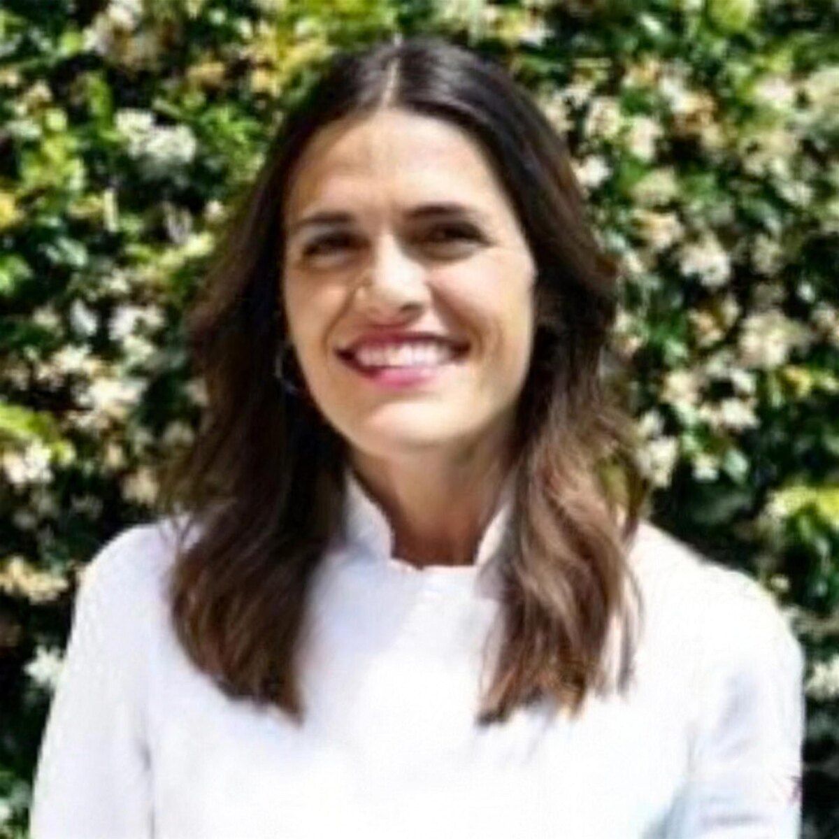 María Lluch, fundadora de María Lluch Catering, con chaquetilla blanca de cocina